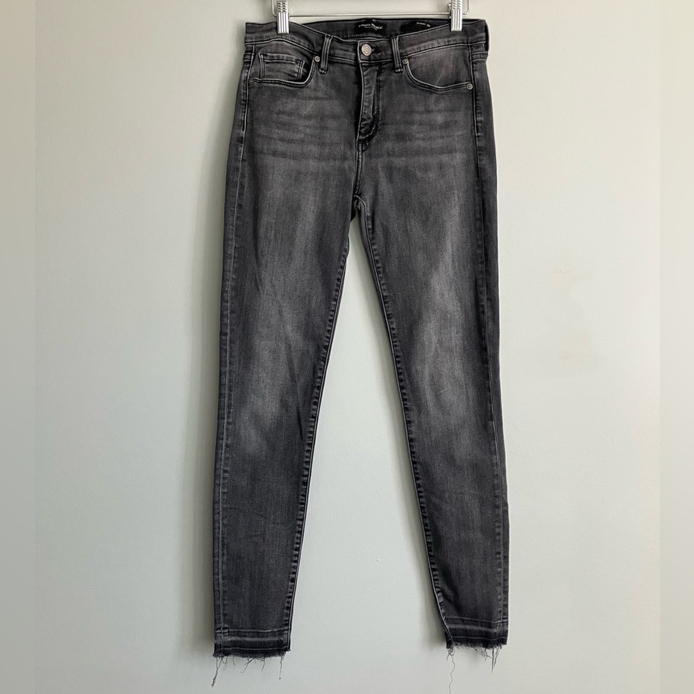 AMERICAN EAGLE Black Wash High Rise Raw Hem Skinny Jean Size 28L